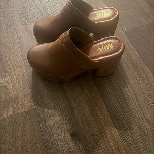 MIA Women's Tan Leather Clogs